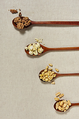 포토 JPG 스튜디오촬영 웰빙 실내 건강 사람없음 하이앵글 여러개 견과류 밤 오브젝트 알맹이 땅콩 호두 잣 부럼 나무숟가락 웰빙음식 부스러기 베이지색배경 플랫레이 슈퍼푸드 국내포토 뷰포인트 다수 백그라운드 내부 숟가락 플랫 정월대보름 건강식품 건강식 베이지색 파일형식