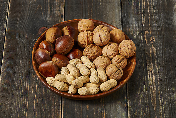 포토 JPG 스튜디오촬영 웰빙 실내 건강 사람없음 여러개 견과류 밤 오브젝트 땅콩 호두 부럼 웰빙음식 슈퍼푸드 나무배경 국내포토 다수 백그라운드 내부 정월대보름 건강식품 건강식 파일형식