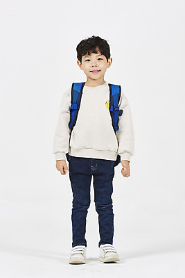 포토 JPG 스튜디오촬영 전신 남자 초등학생 어린이 책가방 실내 한명 서기 미소 누끼 소년 앞모습 한국인 즐거움 흰배경 등교 등하교 하교 소년한명만 국내포토 1 학생 감정 뷰포인트 백그라운드 가방 모션 표정 사람 동양인 내부 흰색 남자한명만 소년만 파일형식