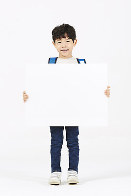 포토 JPG 스튜디오촬영 전신 배너 남자 초등학생 어린이 책가방 사각프레임 실내 한명 서기 미소 들기 누끼 소년 앞모습 한국인 즐거움 흰배경 등교 등하교 하교 소년한명만 국내포토 1 학생 감정 뷰포인트 백그라운드 가방 모션 프레임 표정 사람 동양인 내부 사각형 흰색 남자한명만 소년만 파일형식
