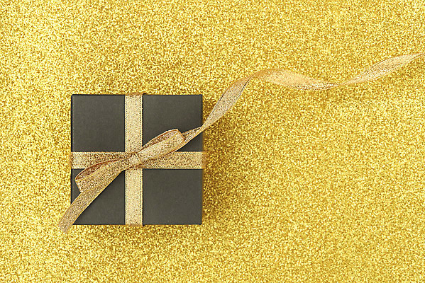 포토 JPG 스튜디오촬영 리본 실내 선물포장 선물 이벤트 사람없음 선물상자 반짝임 하이앵글 한개 축하 오브젝트 노란배경 플랫레이 국내포토 1 뷰포인트 백그라운드 컨셉 포장 모션 내부 상자 노란색 플랫 파일형식