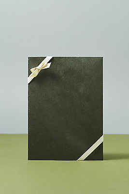 포토 JPG 스튜디오촬영 리본 실내 선물포장 선물 이벤트 사람없음 선물상자 한개 축하 오브젝트 초록배경 국내포토 1 백그라운드 컨셉 포장 내부 초록색 상자 파일형식