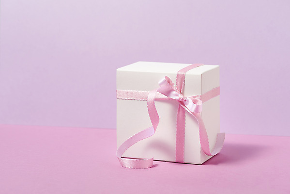 포토 JPG 스튜디오촬영 리본 실내 선물포장 선물 이벤트 사람없음 선물상자 한개 축하 오브젝트 분홍색배경 국내포토 1 분홍색 백그라운드 컨셉 포장 내부 상자 파일형식