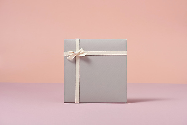 포토 JPG 스튜디오촬영 리본 실내 선물포장 선물 이벤트 사람없음 선물상자 한개 축하 오브젝트 분홍색배경 국내포토 1 분홍색 백그라운드 컨셉 포장 내부 상자 파일형식