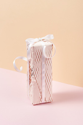 포토 JPG 스튜디오촬영 리본 실내 선물포장 선물 이벤트 사람없음 선물상자 한개 축하 오브젝트 분홍색배경 국내포토 1 분홍색 백그라운드 컨셉 포장 내부 상자 파일형식