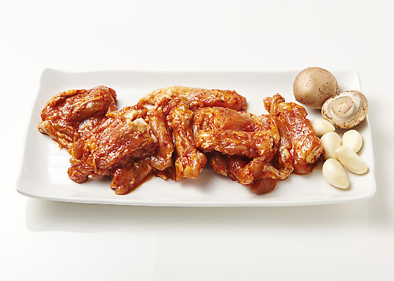 포토 JPG 스튜디오촬영 그릇 음식 실내 마늘 사람없음 닭고기 버섯 안주 흰배경 양념구이 숯불닭갈비 국내포토 식기 백그라운드 채소 육류 내부 흰색 구이 닭갈비 파일형식