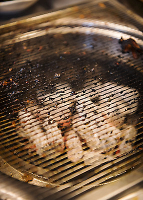 포토 JPG 실내 근접촬영 사람없음 식당 화로 숯불 숯불구이 국내포토 그릇 뷰포인트 내부 상점 구이 파일형식