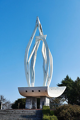 포토 JPG 주간 여행 하늘 풍경 사람없음 야외 관광지 조형물 탑 가을 국내여행 군산 월명공원 국내포토 자연요소 건축물 계절 공원 미술 전라북도 파일형식