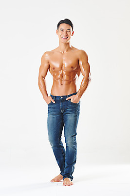 포토 JPG 스튜디오촬영 전신 남자 다이어트 근육 실내 건강 한명 서기 미소 누끼 20대 성인 앞모습 캐주얼 헬스 한국인 청바지 보디빌딩 보디빌더 즐거움 흰배경 트레이너 주머니손 바디케어 복근 성인남자한명만 바디프로필 국내포토 1 옷 감정 뷰포인트 백그라운드 바지 모션 표정 사람 동양인 청년 내부 운동 흰색 남자한명만 성인남자만 파일형식