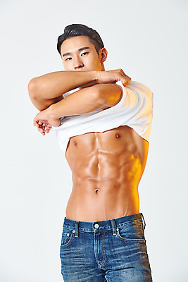 포토 JPG 스튜디오촬영 남자 티셔츠 다이어트 근육 실내 건강 한명 서기 누끼 상반신 20대 성인 앞모습 캐주얼 헬스 한국인 청바지 벗기 보디빌딩 보디빌더 흰배경 트레이너 바디케어 복근 성인남자한명만 바디프로필 국내포토 1 옷 뷰포인트 백그라운드 셔츠 바지 모션 사람 동양인 청년 내부 운동 흰색 남자한명만 성인남자만 파일형식