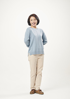 포토 JPG 스튜디오촬영 전신 여자 행복 중년 50대 중년라이프 실내 한명 서기 웃음 누끼 앞모습 한국인 즐거움 흰배경 뒷짐 의료성형뷰티 중년여자한명만 국내포토 1 라이프스타일 감정 뷰포인트 백그라운드 모션 표정 사람 동양인 성인 내부 흰색 여자한명만 중년여자만 파일형식
