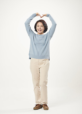 포토 JPG 스튜디오촬영 전신 여자 행복 중년 50대 중년라이프 실내 사랑 한명 서기 웃음 누끼 앞모습 한국인 즐거움 흰배경 손하트 의료성형뷰티 중년여자한명만 국내포토 1 라이프스타일 감정 뷰포인트 백그라운드 모션 표정 사람 동양인 손짓 성인 내부 흰색 여자한명만 중년여자만 파일형식