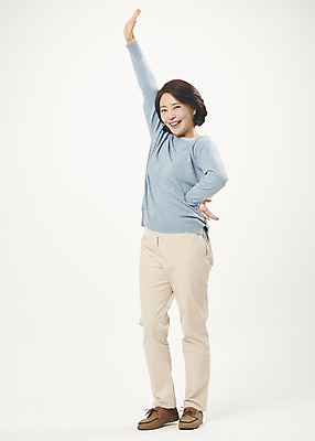 포토 JPG 스튜디오촬영 전신 여자 행복 중년 50대 중년라이프 실내 한명 서기 웃음 누끼 앞모습 손들기 한국인 즐거움 흰배경 손뻗기 의료성형뷰티 중년여자한명만 국내포토 1 라이프스타일 감정 뷰포인트 백그라운드 모션 표정 사람 동양인 성인 내부 흰색 여자한명만 중년여자만 파일형식