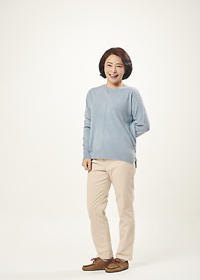 포토 JPG 스튜디오촬영 전신 여자 행복 중년 50대 중년라이프 실내 한명 서기 미소 웃음 누끼 앞모습 한국인 즐거움 흰배경 의료성형뷰티 중년여자한명만 국내포토 1 라이프스타일 감정 뷰포인트 백그라운드 모션 표정 사람 동양인 성인 내부 흰색 여자한명만 중년여자만 파일형식