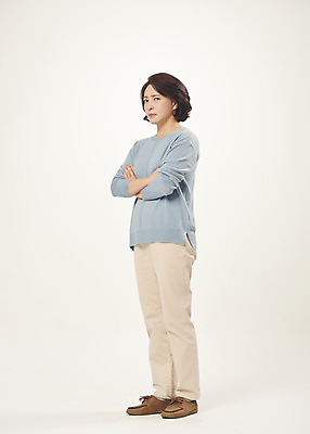 포토 JPG 스튜디오촬영 전신 여자 중년 50대 중년라이프 실내 한명 서기 누끼 옆모습 팔짱 한국인 분노 짜증 찡그림 흰배경 의료성형뷰티 중년여자한명만 불편함 국내포토 1 라이프스타일 감정 뷰포인트 백그라운드 모션 표정 사람 동양인 성인 내부 흰색 감각 여자한명만 중년여자만 파일형식