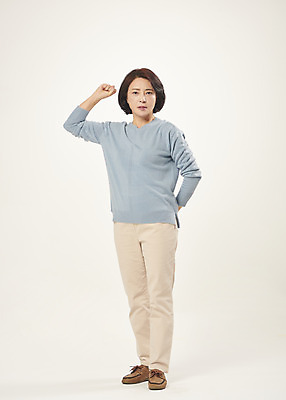 포토 JPG 스튜디오촬영 전신 여자 중년 50대 중년라이프 실내 한명 서기 누끼 앞모습 주먹 한국인 분노 짜증 찡그림 흰배경 의료성형뷰티 중년여자한명만 불편함 국내포토 1 라이프스타일 감정 뷰포인트 백그라운드 모션 표정 사람 동양인 성인 내부 흰색 감각 여자한명만 중년여자만 파일형식