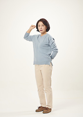 포토 JPG 스튜디오촬영 전신 여자 중년 50대 중년라이프 실내 한명 서기 누끼 옆모습 주먹 한국인 분노 짜증 찡그림 흰배경 의료성형뷰티 중년여자한명만 불편함 국내포토 1 라이프스타일 감정 뷰포인트 백그라운드 모션 표정 사람 동양인 성인 내부 흰색 감각 여자한명만 중년여자만 파일형식