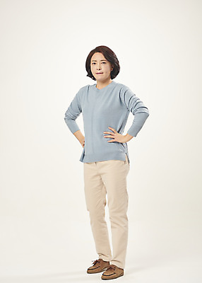 포토 JPG 스튜디오촬영 전신 여자 중년 50대 허리손 중년라이프 실내 한명 서기 누끼 앞모습 한국인 분노 짜증 찡그림 흰배경 의료성형뷰티 중년여자한명만 불편함 국내포토 1 라이프스타일 감정 뷰포인트 포즈 백그라운드 모션 표정 사람 동양인 성인 내부 흰색 감각 여자한명만 중년여자만 파일형식