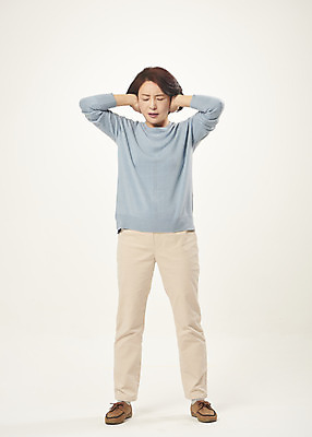 포토 JPG 스튜디오촬영 전신 여자 중년 50대 중년라이프 스트레스 실내 한명 서기 누끼 앞모습 한국인 분노 짜증 귀막기 흰배경 불쾌함 의료성형뷰티 중년여자한명만 국내포토 1 라이프스타일 감정 뷰포인트 백그라운드 모션 사람 동양인 손짓 성인 내부 흰색 여자한명만 중년여자만 파일형식