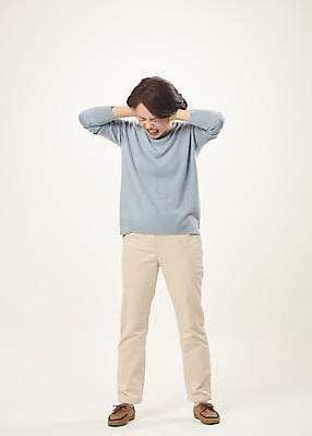 포토 JPG 스튜디오촬영 전신 여자 중년 50대 중년라이프 스트레스 실내 한명 서기 누끼 앞모습 한국인 분노 짜증 귀막기 흰배경 불쾌함 의료성형뷰티 중년여자한명만 국내포토 1 라이프스타일 감정 뷰포인트 백그라운드 모션 사람 동양인 손짓 성인 내부 흰색 여자한명만 중년여자만 파일형식