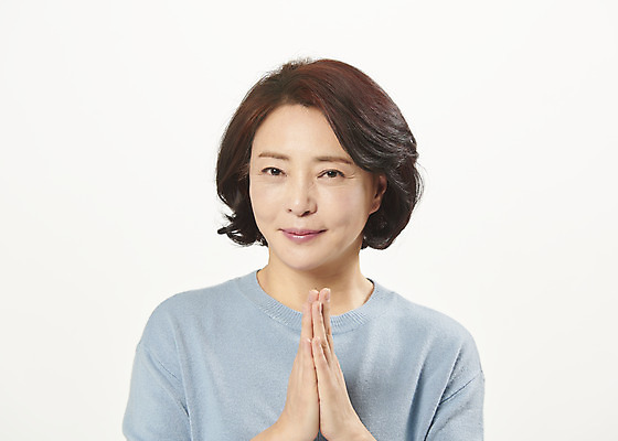 포토 JPG 스튜디오촬영 여자 중년 50대 중년라이프 실내 한명 서기 미소 누끼 상반신 앞모습 한국인 흰배경 손모으기 의료성형뷰티 중년여자한명만 국내포토 1 라이프스타일 뷰포인트 백그라운드 모션 표정 사람 동양인 손짓 성인 내부 흰색 여자한명만 중년여자만 파일형식