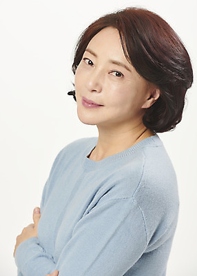 포토 JPG 스튜디오촬영 여자 중년 50대 중년라이프 실내 한명 서기 미소 누끼 상반신 옆모습 팔짱 한국인 흰배경 의료성형뷰티 중년여자한명만 국내포토 1 라이프스타일 뷰포인트 백그라운드 모션 표정 사람 동양인 성인 내부 흰색 여자한명만 중년여자만 파일형식