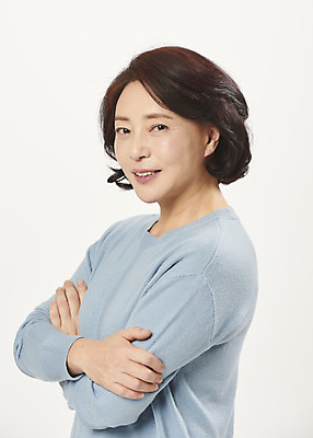 포토 JPG 스튜디오촬영 여자 중년 50대 중년라이프 실내 한명 서기 미소 누끼 상반신 옆모습 팔짱 한국인 흰배경 의료성형뷰티 중년여자한명만 국내포토 1 라이프스타일 뷰포인트 백그라운드 모션 표정 사람 동양인 성인 내부 흰색 여자한명만 중년여자만 파일형식