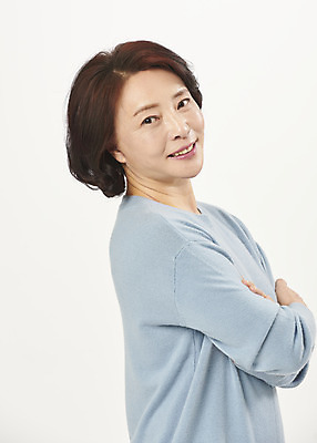 포토 JPG 스튜디오촬영 여자 중년 50대 중년라이프 실내 한명 서기 미소 누끼 상반신 옆모습 팔짱 한국인 흰배경 의료성형뷰티 중년여자한명만 국내포토 1 라이프스타일 뷰포인트 백그라운드 모션 표정 사람 동양인 성인 내부 흰색 여자한명만 중년여자만 파일형식