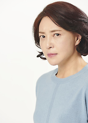 포토 JPG 스튜디오촬영 여자 중년 50대 중년라이프 실내 한명 서기 누끼 상반신 옆모습 한국인 분노 짜증 흰배경 노려봄 의료성형뷰티 중년여자한명만 국내포토 1 라이프스타일 감정 뷰포인트 백그라운드 모션 표정 사람 동양인 성인 내부 흰색 여자한명만 중년여자만 파일형식