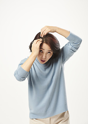 포토 JPG 스튜디오촬영 여자 중년 50대 중년라이프 실내 한명 서기 누끼 상반신 앞모습 머리카락 한국인 흰배경 갱년기 탈모 의료성형뷰티 중년여자한명만 국내포토 1 라이프스타일 뷰포인트 백그라운드 모션 사람 동양인 성인 내부 머리 흰색 증상 여자한명만 중년여자만 파일형식