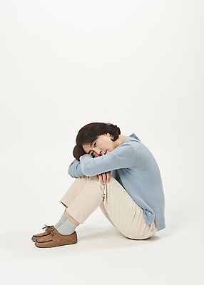 포토 JPG 스튜디오촬영 전신 여자 중년 50대 중년라이프 실내 한명 누끼 앉기 옆모습 한국인 슬픔 흰배경 갱년기 우울감 우울증 의료성형뷰티 중년여자한명만 PTSD 국내포토 1 라이프스타일 감정 뷰포인트 백그라운드 모션 사람 동양인 성인 내부 흰색 질병 증상 여자한명만 중년여자만 파일형식