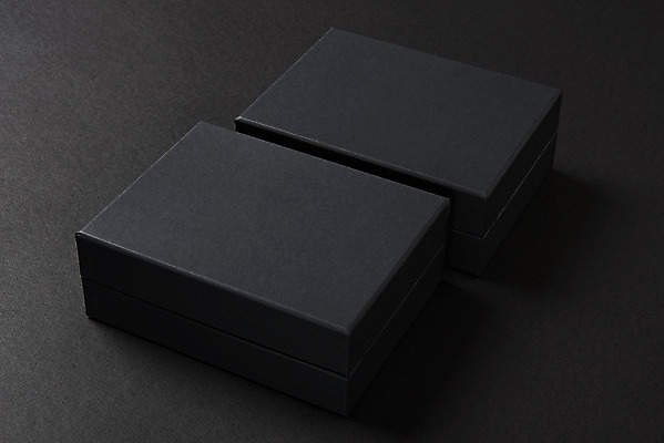 포토 JPG 스튜디오촬영 포장 검은배경 프레임 실내 사람없음 선물상자 공백 두개 오브젝트 디자인소스 포장상자 포장소품 포장용기 목업 카피스페이스 편집소스 국내포토 백그라운드 2 선물 내부 상자 검은색 포장재료 파일형식