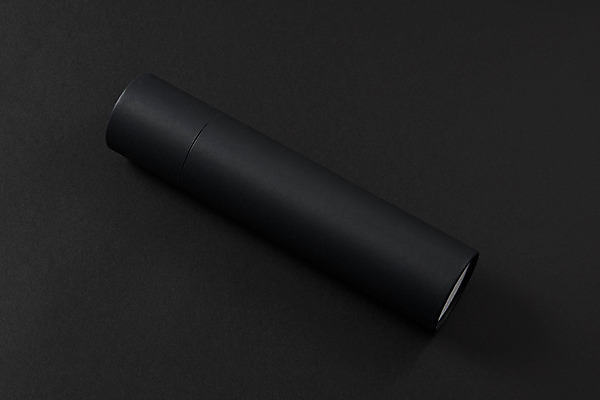 포토 JPG 스튜디오촬영 포장 검은배경 프레임 실내 사람없음 선물상자 한개 와인 공백 오브젝트 디자인소스 원통형 포장상자 포장소품 포장용기 목업 카피스페이스 편집소스 국내포토 도형 1 백그라운드 주류 선물 내부 상자 검은색 포장재료 파일형식