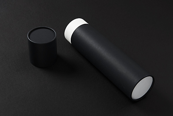 포토 JPG 스튜디오촬영 포장 검은배경 프레임 실내 사람없음 선물상자 한개 와인 공백 오브젝트 디자인소스 원통형 포장상자 포장소품 포장용기 목업 카피스페이스 편집소스 국내포토 도형 1 백그라운드 주류 선물 내부 상자 검은색 포장재료 파일형식