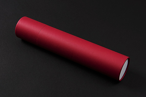 포토 JPG 스튜디오촬영 포장 검은배경 프레임 실내 사람없음 빨간색 선물상자 한개 공백 오브젝트 디자인소스 원통형 포장상자 포장소품 포장용기 목업 카피스페이스 편집소스 국내포토 도형 1 컬러 백그라운드 선물 내부 상자 검은색 포장재료 파일형식