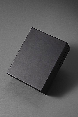 포토 JPG 스튜디오촬영 포장 검은배경 프레임 실내 사람없음 선물상자 한개 공백 오브젝트 디자인소스 포장상자 포장소품 포장용기 목업 카피스페이스 편집소스 국내포토 1 백그라운드 선물 내부 상자 검은색 포장재료 파일형식