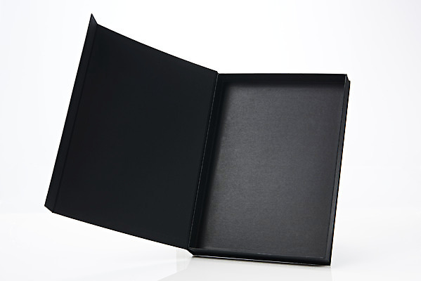 포토 JPG 스튜디오촬영 포장 프레임 실내 사람없음 선물상자 한개 검은색 공백 오픈 오브젝트 흰배경 디자인소스 포장상자 포장소품 포장용기 목업 카피스페이스 편집소스 국내포토 1 컬러 백그라운드 선물 내부 상자 흰색 포장재료 파일형식