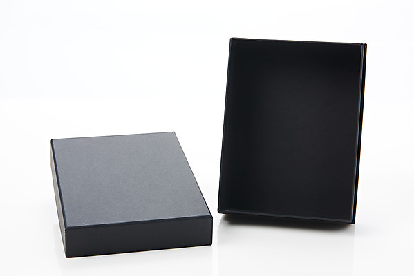 포토 JPG 스튜디오촬영 포장 프레임 실내 사람없음 선물상자 검은색 공백 두개 오브젝트 흰배경 디자인소스 포장상자 포장소품 포장용기 목업 카피스페이스 편집소스 국내포토 컬러 백그라운드 2 선물 내부 상자 흰색 포장재료 파일형식