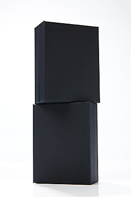 포토 JPG 스튜디오촬영 포장 프레임 실내 사람없음 선물상자 쌓기 검은색 공백 두개 오브젝트 흰배경 디자인소스 포장상자 포장소품 포장용기 목업 카피스페이스 편집소스 국내포토 컬러 백그라운드 2 모션 선물 내부 상자 흰색 포장재료 파일형식