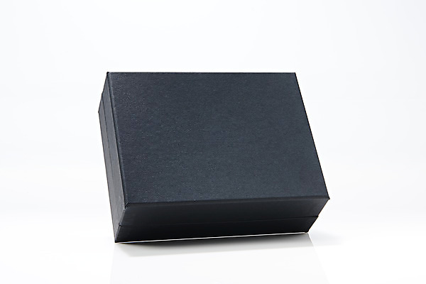 포토 JPG 스튜디오촬영 포장 프레임 실내 사람없음 선물상자 한개 검은색 공백 오브젝트 흰배경 디자인소스 포장상자 포장소품 포장용기 목업 카피스페이스 편집소스 국내포토 1 컬러 백그라운드 선물 내부 상자 흰색 포장재료 파일형식