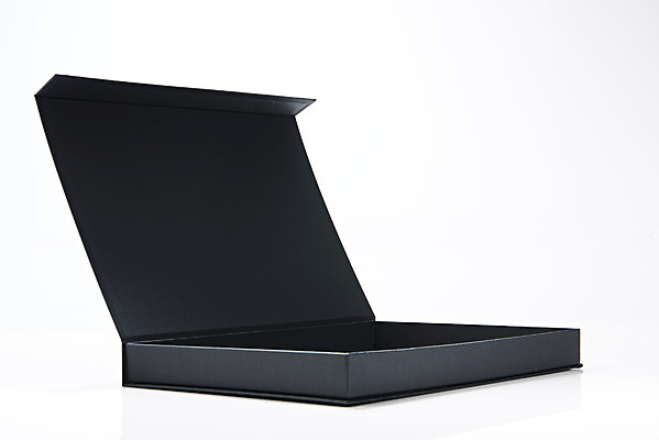 포토 JPG 스튜디오촬영 포장 프레임 실내 사람없음 선물상자 한개 검은색 공백 오픈 오브젝트 흰배경 디자인소스 포장상자 포장소품 포장용기 목업 카피스페이스 편집소스 국내포토 1 컬러 백그라운드 선물 내부 상자 흰색 포장재료 파일형식