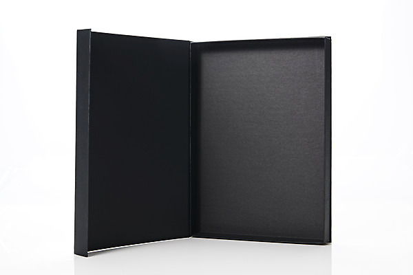 포토 JPG 스튜디오촬영 포장 프레임 실내 사람없음 선물상자 한개 검은색 공백 오픈 오브젝트 흰배경 디자인소스 포장상자 포장소품 포장용기 목업 카피스페이스 편집소스 국내포토 1 컬러 백그라운드 선물 내부 상자 흰색 포장재료 파일형식