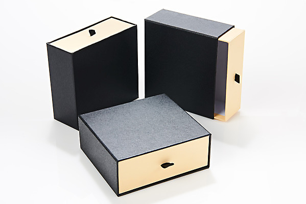 포토 JPG 스튜디오촬영 포장 프레임 실내 사람없음 선물상자 검은색 공백 세개 오브젝트 흰배경 디자인소스 포장상자 포장소품 포장용기 목업 카피스페이스 편집소스 국내포토 컬러 백그라운드 3 선물 내부 상자 흰색 포장재료 파일형식