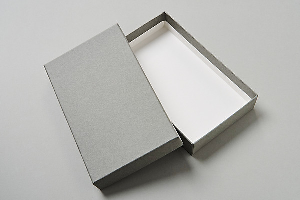 포토 JPG 스튜디오촬영 포장 회색배경 프레임 실내 사람없음 선물상자 한개 공백 회색 오픈 오브젝트 디자인소스 포장상자 포장소품 포장용기 목업 카피스페이스 편집소스 국내포토 1 컬러 백그라운드 선물 내부 상자 포장재료 파일형식