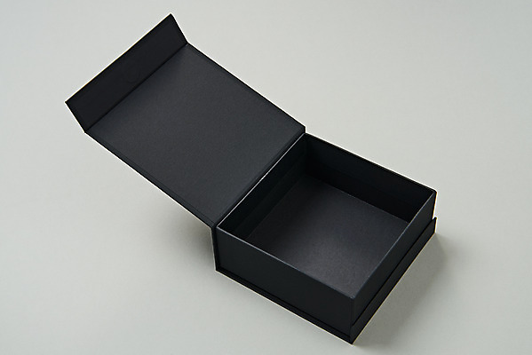 포토 JPG 스튜디오촬영 포장 회색배경 프레임 실내 사람없음 선물상자 한개 검은색 공백 오픈 오브젝트 디자인소스 포장상자 포장소품 포장용기 목업 카피스페이스 편집소스 국내포토 1 컬러 백그라운드 선물 내부 상자 회색 포장재료 파일형식