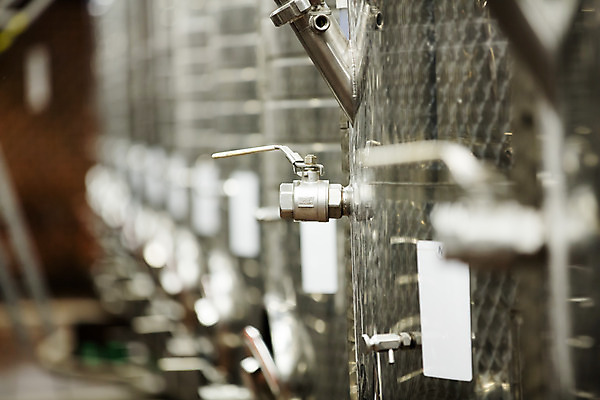 포토 JPG 공장 실내 근접촬영 사람없음 와인 기계 발효 체코 와인통 주입구 와인공장 국내포토 유럽 뷰포인트 공업 주류 내부 파일형식