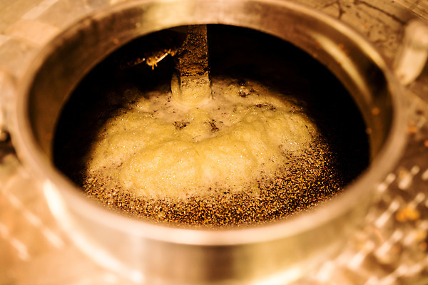 포토 JPG 공장 실내 사람없음 와인 체코 나무통 숙성 와인통 와인공장 국내포토 유럽 공업 주류 통 내부 파일형식