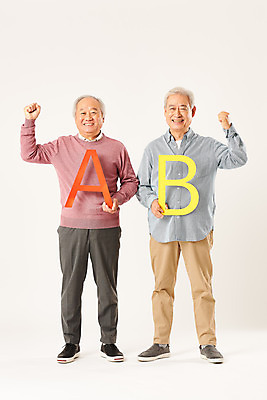 포토 JPG 스튜디오촬영 전신 알파벳 영어 할아버지 노년 남자 실내 영어교육 미소 들기 누끼 두명 앞모습 친구 실버라이프 노후 파이팅 주먹 우정 한국인 은퇴 즐거움 흰배경 70대 노인남자만 노인교육 평생교육 국내포토 문자 라이프스타일 교육 감정 뷰포인트 백그라운드 관계 모션 표정 사람 동양인 성인 내부 흰색 노인학교 남자만 노인만 파일형식