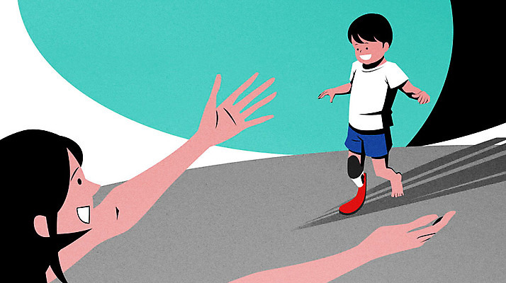 PSD 여자 남자 어린이 과학 일러스트 가족 성인 두명 걷기 생체공학 의족 증강인간 외골격슈트 외골격로봇 아들바보 국내일러스트 모자관계 아들 관계 모션 엄마 사람 과학기술 공학 웨어러블 파일형식