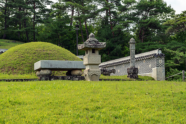포토 JPG 주간 나무 여행 하늘 한국 풍경 사람없음 야외 여름 관광지 여름풍경 문화재 국내여행 명승지 역사탐방 영월 조선왕릉 영월장릉 국내포토 자연요소 식물 계절 아시아 역사 강원도 왕릉 탐방 파일형식 여름_계절
